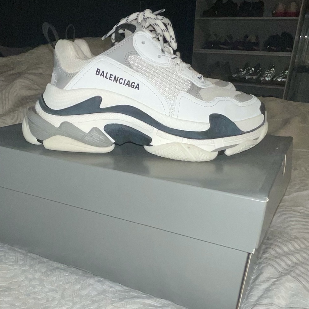 🚫SOLD VIA P P 🚫 BALENCIAGA TRIPLE S SNEAKERS🔥 - Picture 2 of 6